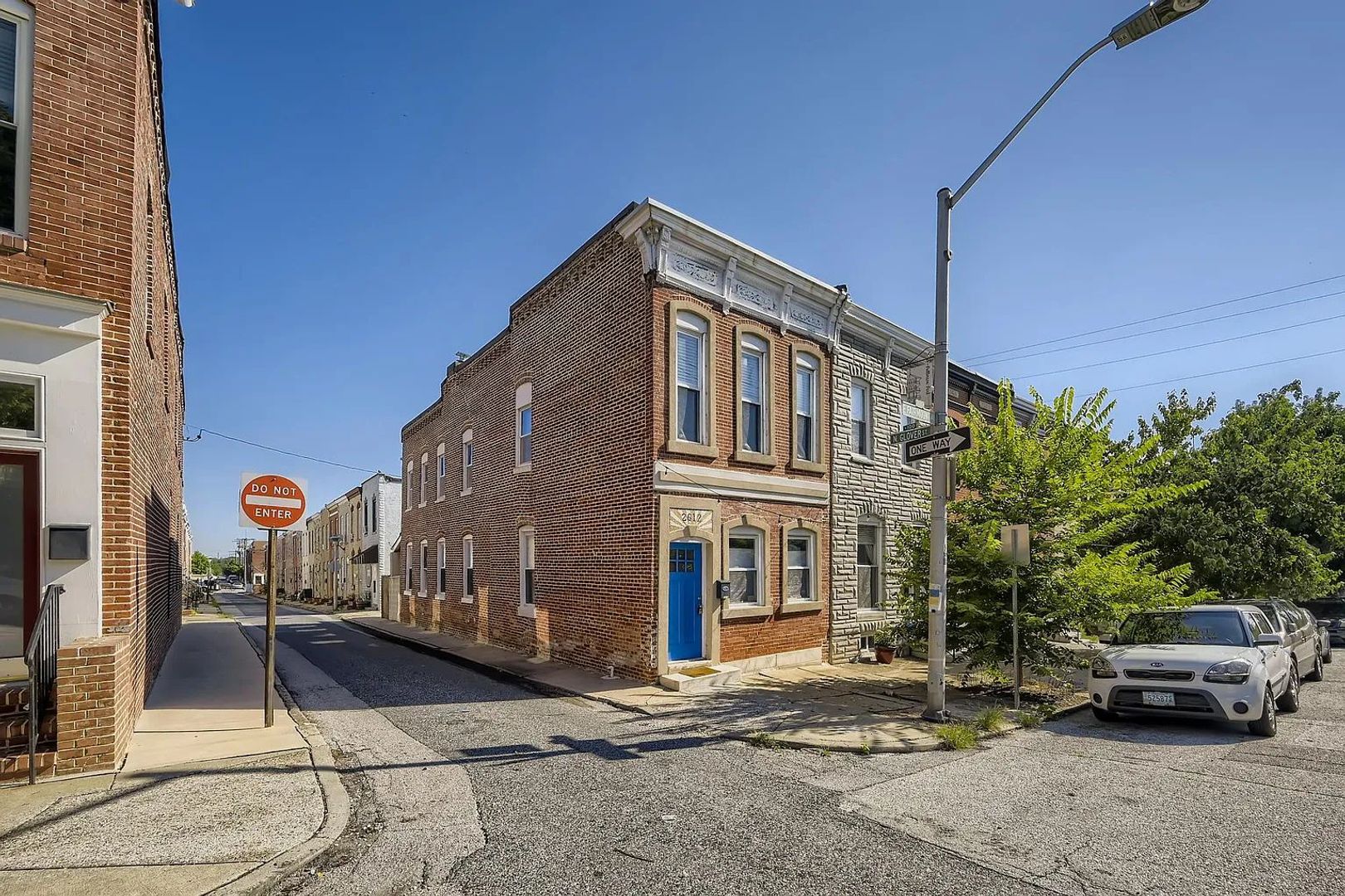Baltimore Townhome: 2612 E Fairmount Ave