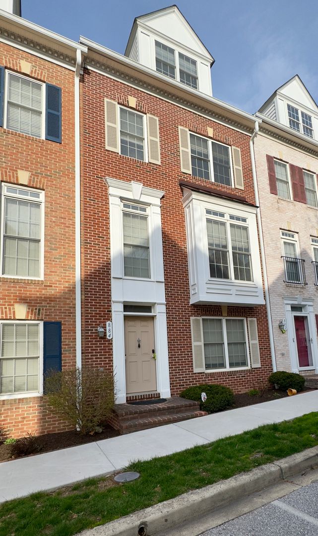 Baltimore Townhome: 884 Ryan St