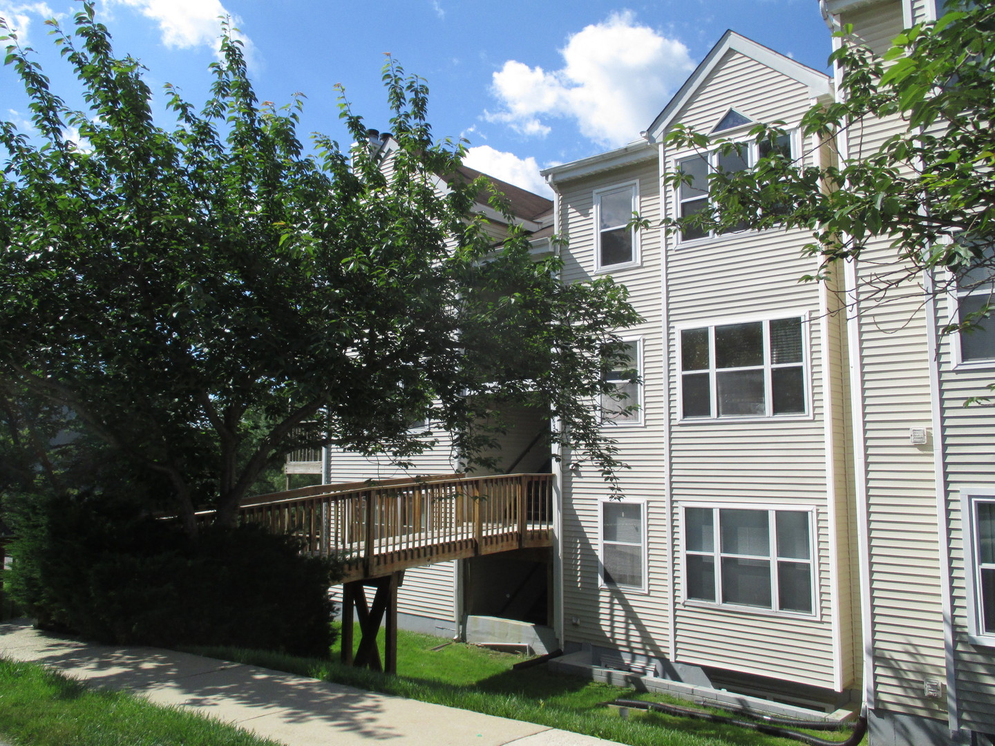 Halethorpe Condo: 5632 Ringwood Drive
