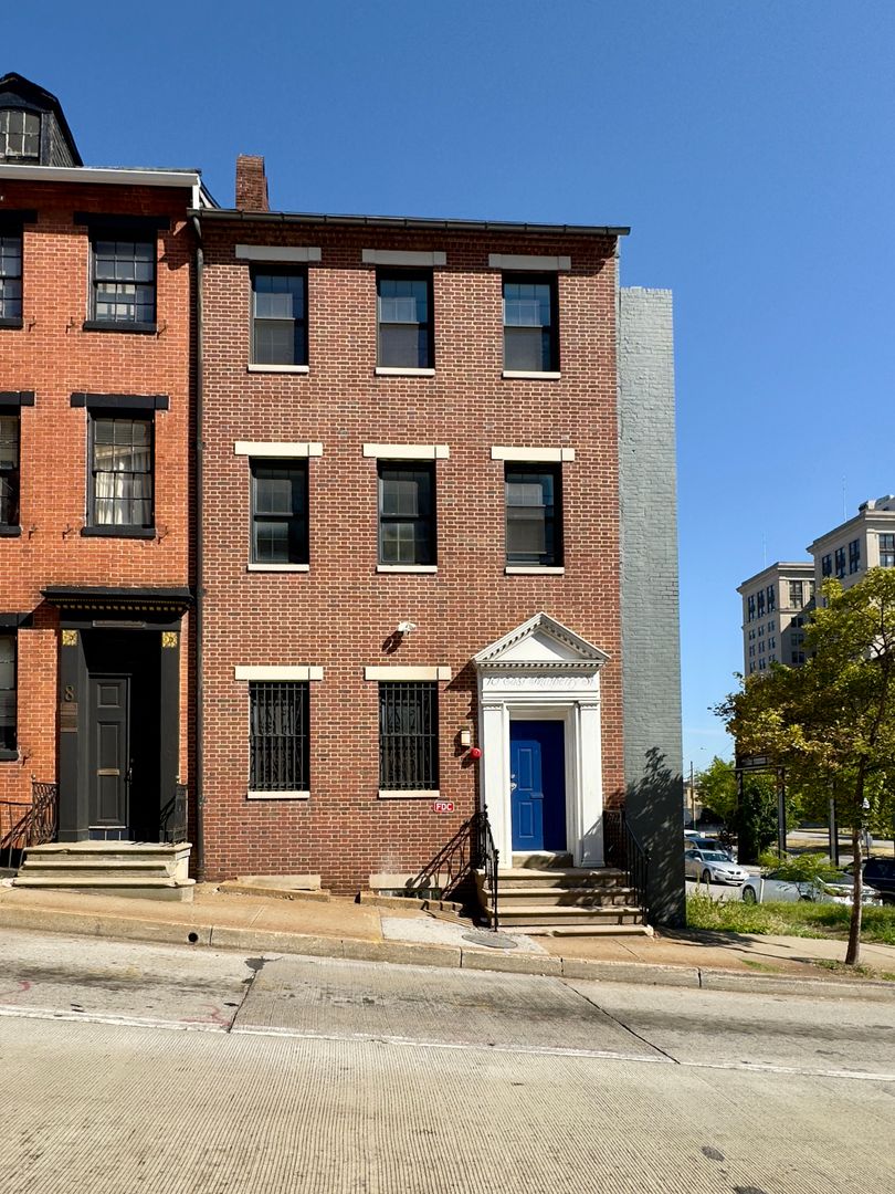 Baltimore Apartment: 10 E Mulberry St
