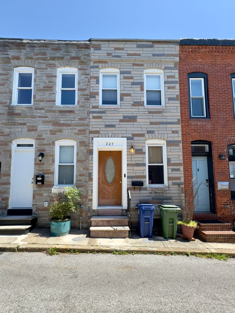 Baltimore Townhome: 227 S Madeira St