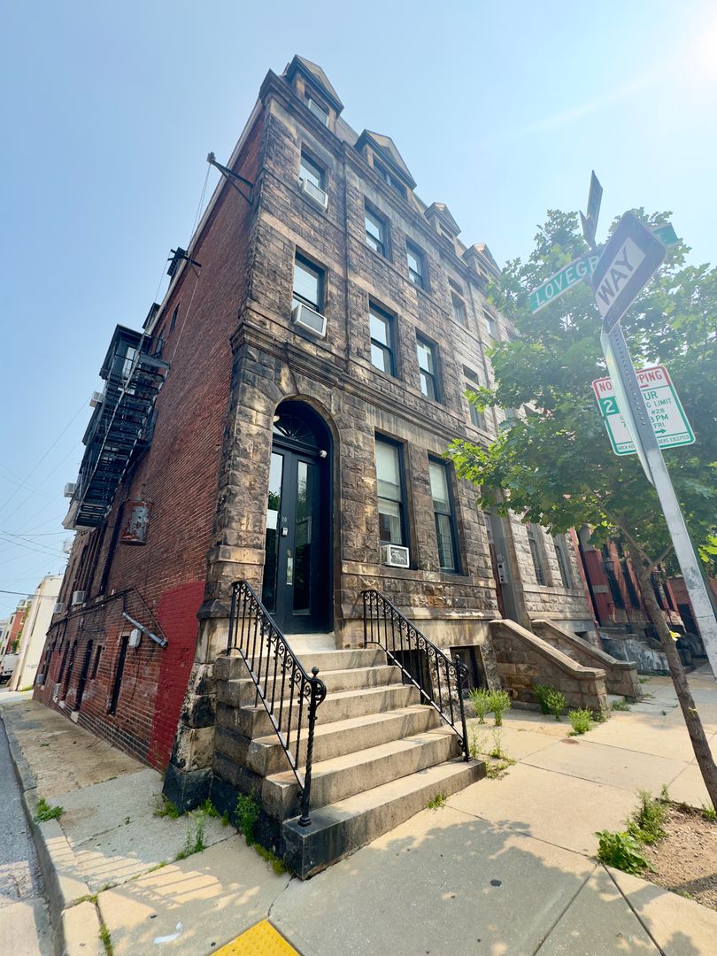 Baltimore Apartment: 4 & 10 E Biddle Street