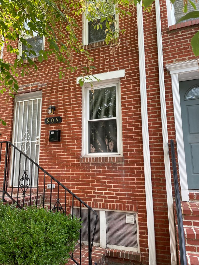 Baltimore Townhome: 905 Ramsay St