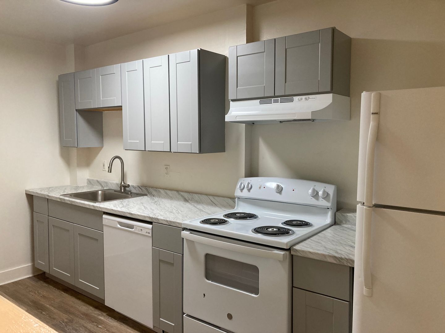 Baltimore Apartment: 38 W Biddle Street