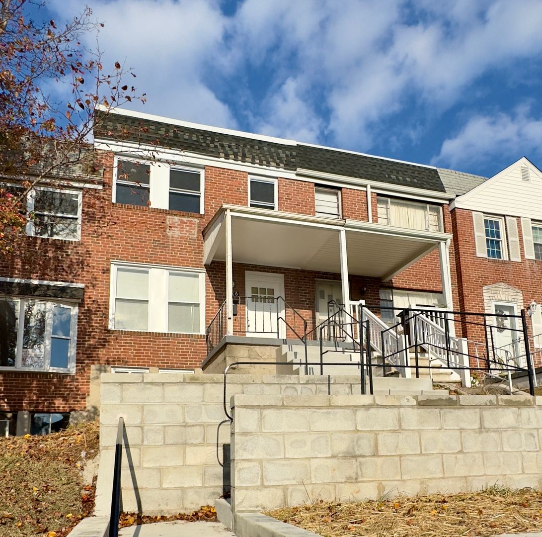 Baltimore Townhome: 986 Dalton Ave