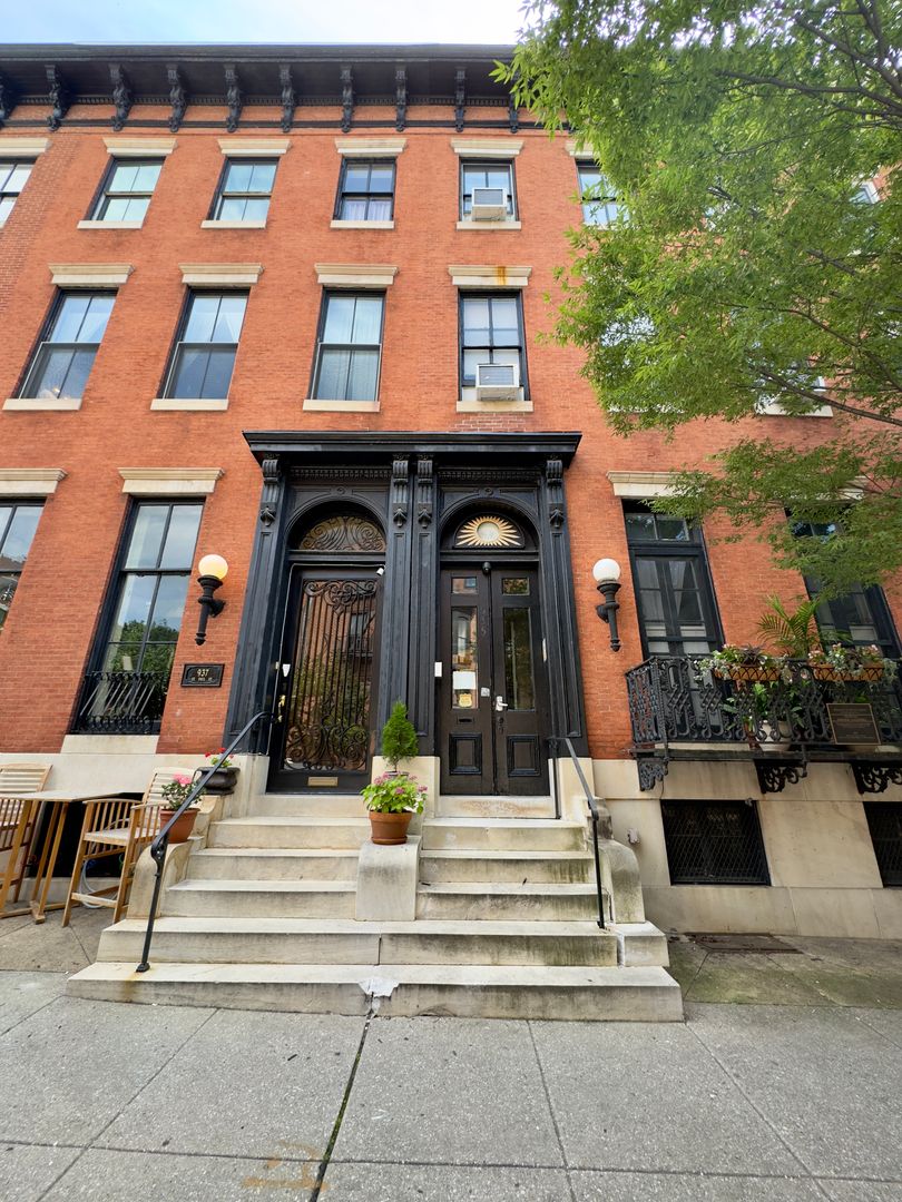 Baltimore Apartment: 906 & 935 Saint Paul Street