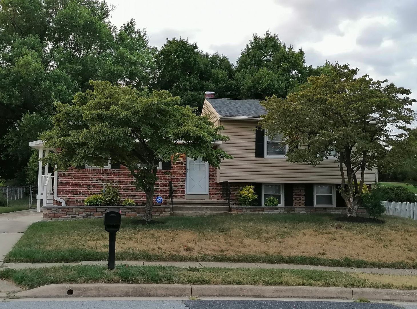 Nottingham House: 4722 Vicky Rd