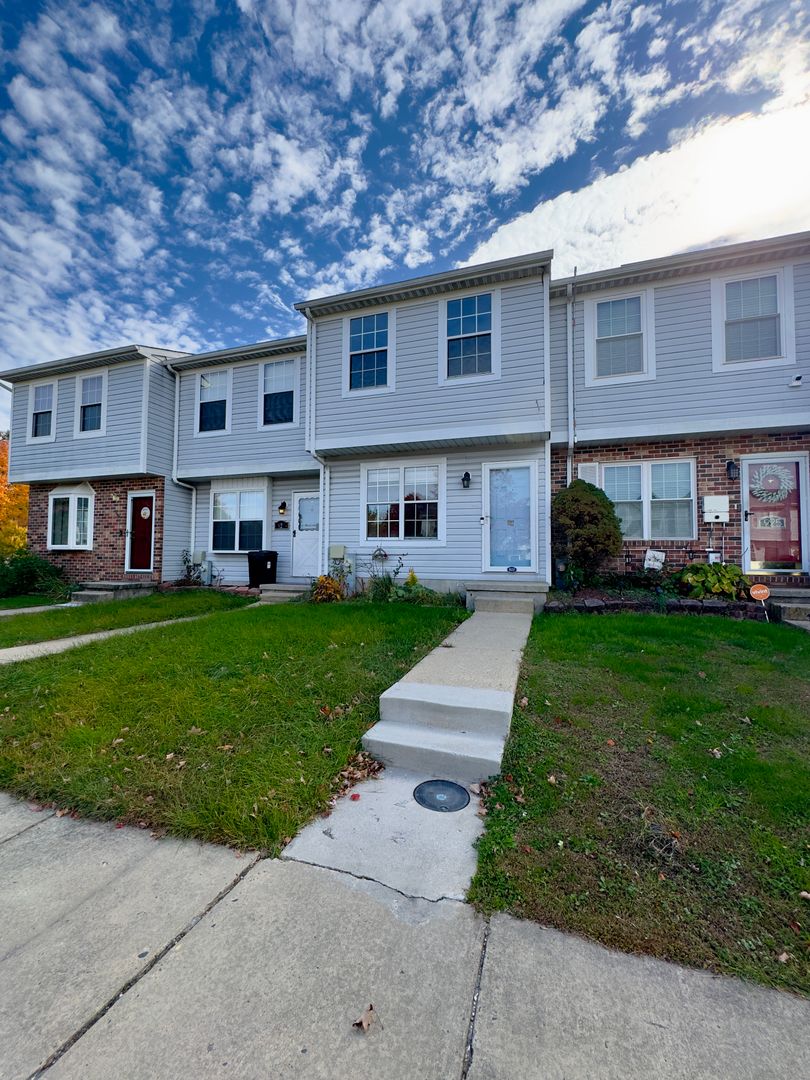 Edgewood Townhome: 927 Olive Branch Ct