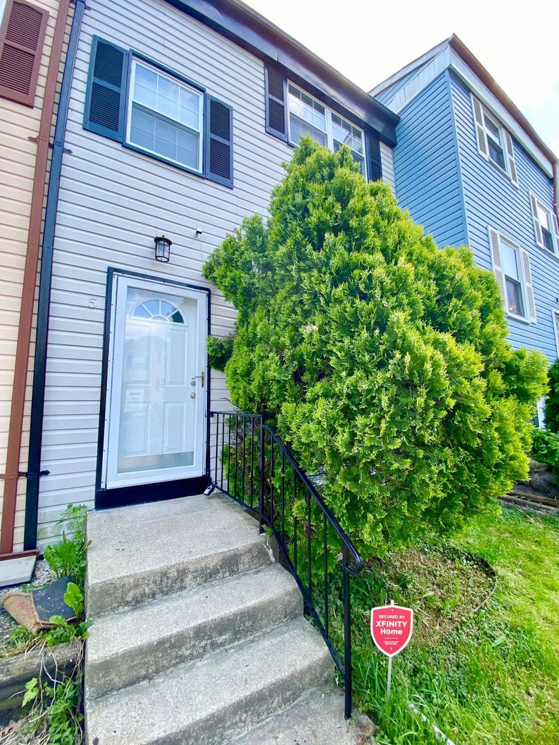 Rosedale House: 5 Bohn Ct