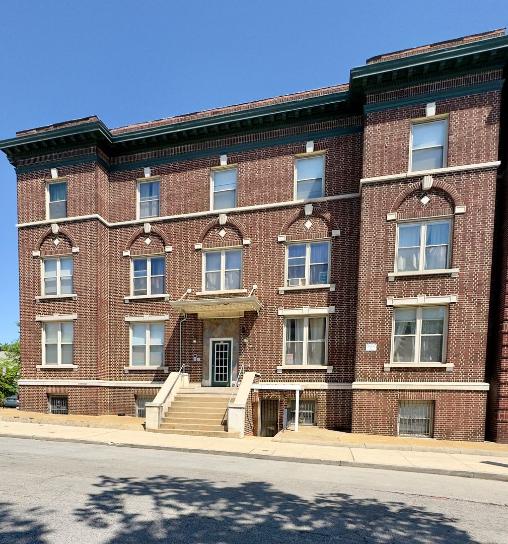 Baltimore Apartment: 2401 Brookfield Ave