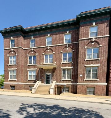 $500 Rent Credit Promo! Charming 3 Bedroom/2 Bathroom Apt with In-Unit Laundry in Reservoir Hill, MD! – photo 1