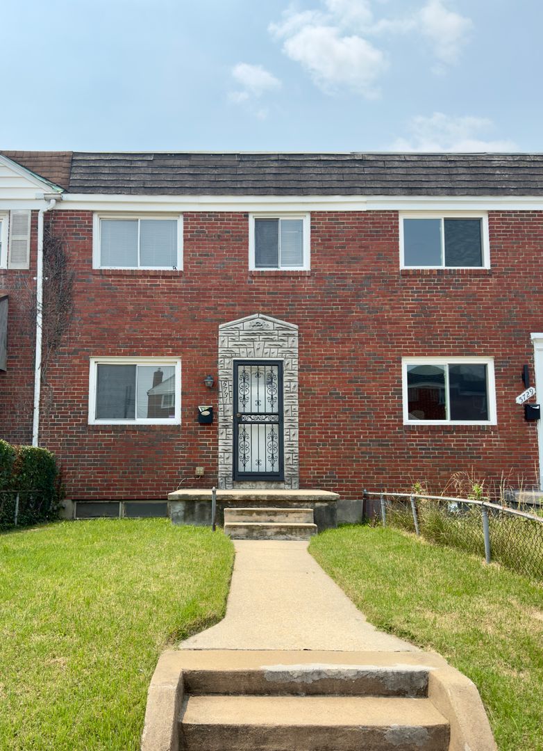 Baltimore Townhome: 5731 Denwood Ave