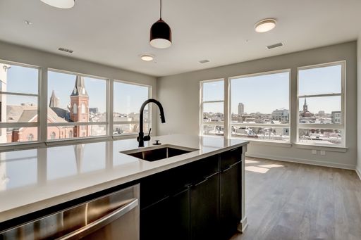 Charming 2Bed/2Ba Apartment in Historic Fed Hill – photo 1