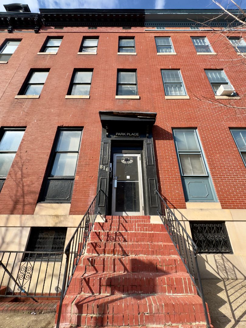 Baltimore Apartment: 816 Park Ave