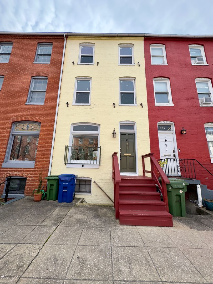Baltimore Townhome: 665 Portland St