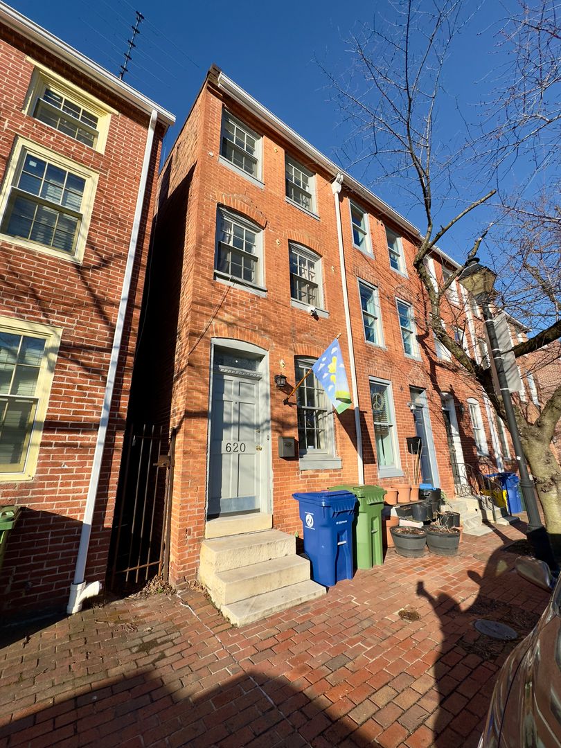Baltimore Townhome: 620 Warner St