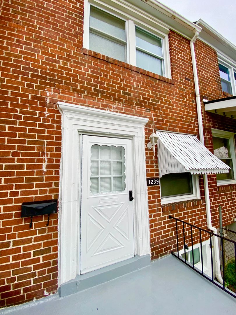 Baltimore Townhome: 1239 Broening Hwy
