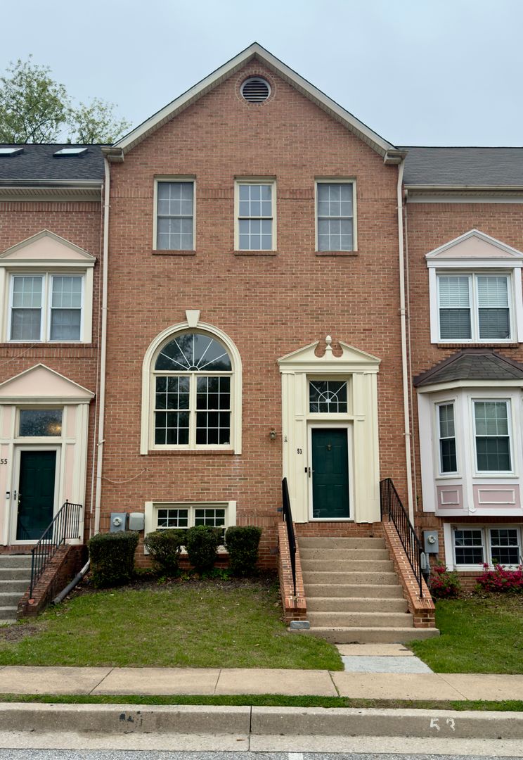 Pikesville Townhome: 53 Cedarwood Cr
