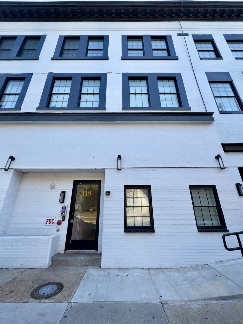 Baltimore Apartment: 415, 419 St Paul St