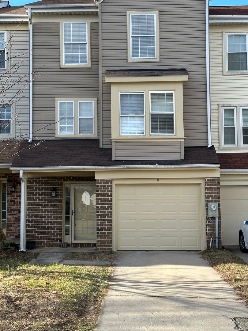 Reisterstown Townhome: 8 Ruddington Ct