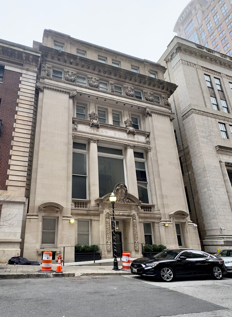 Baltimore Apartment: 208-210 E Redwood St