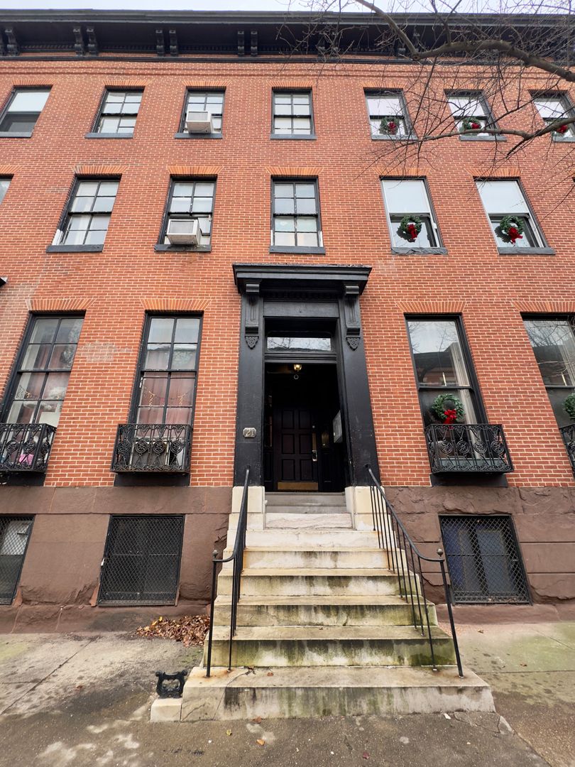 Baltimore Apartment: 8 & 21 E Eager Street