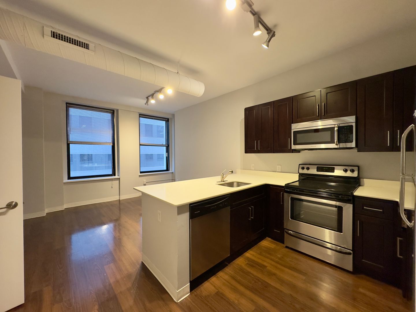 Baltimore Apartment: 10 N Calvert St