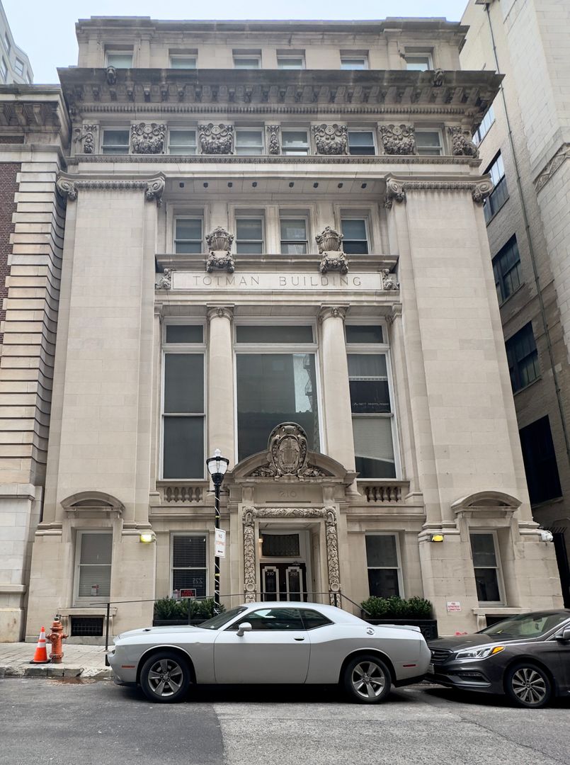 Baltimore Apartment: 208-210 E Redwood St