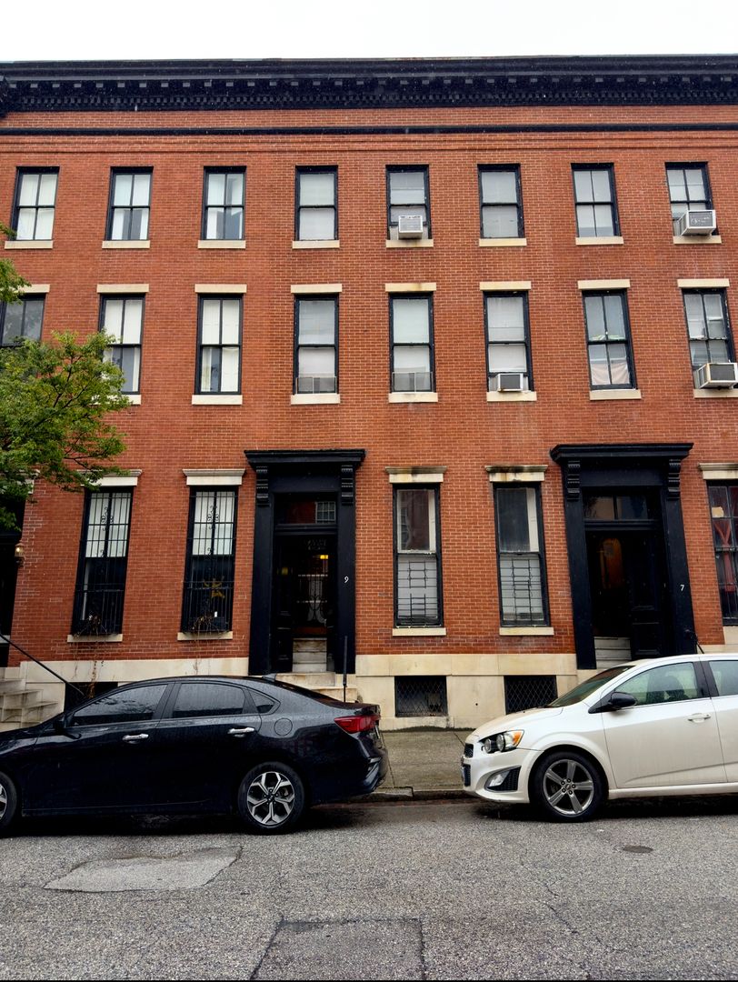 Baltimore Apartment: 7 & 9 E Eager Street