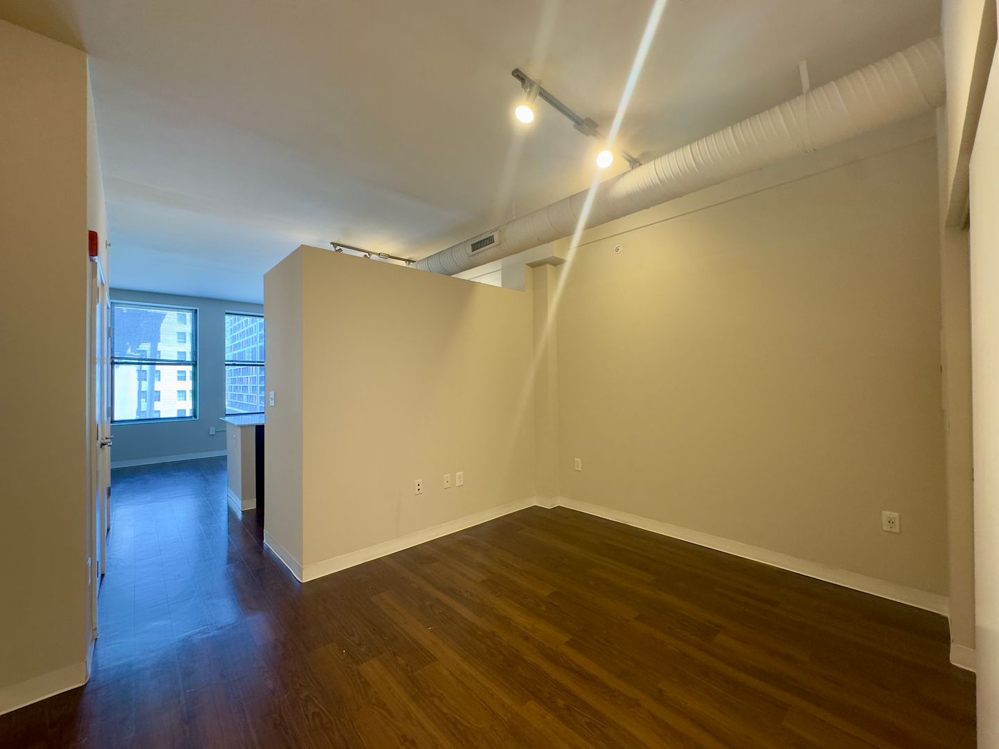 Baltimore Apartment: 10 N Calvert St