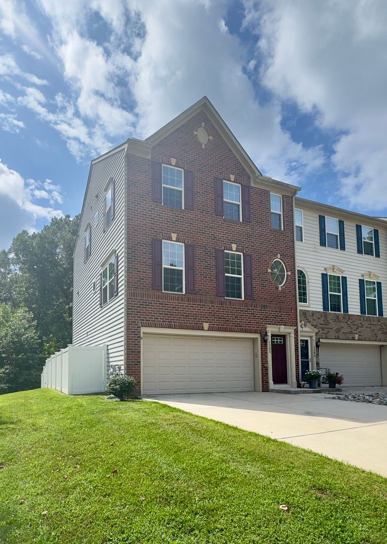 Bel Air Townhome: 1302 Dickinson Ct