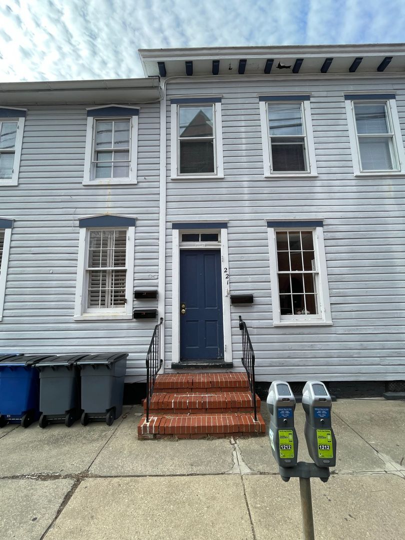 Annapolis Apartment: 41 Maryland Ave