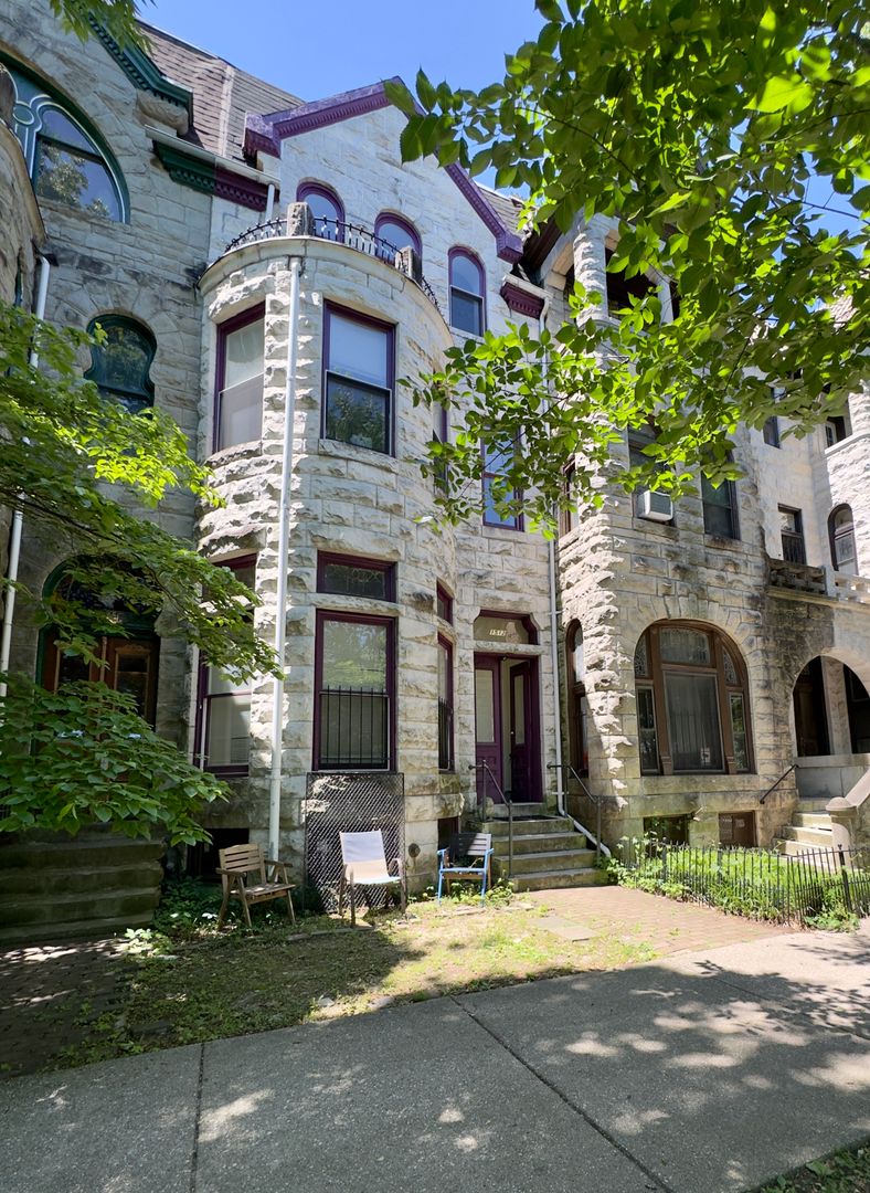 Baltimore Apartment: 1512 West Mount Royal Ave