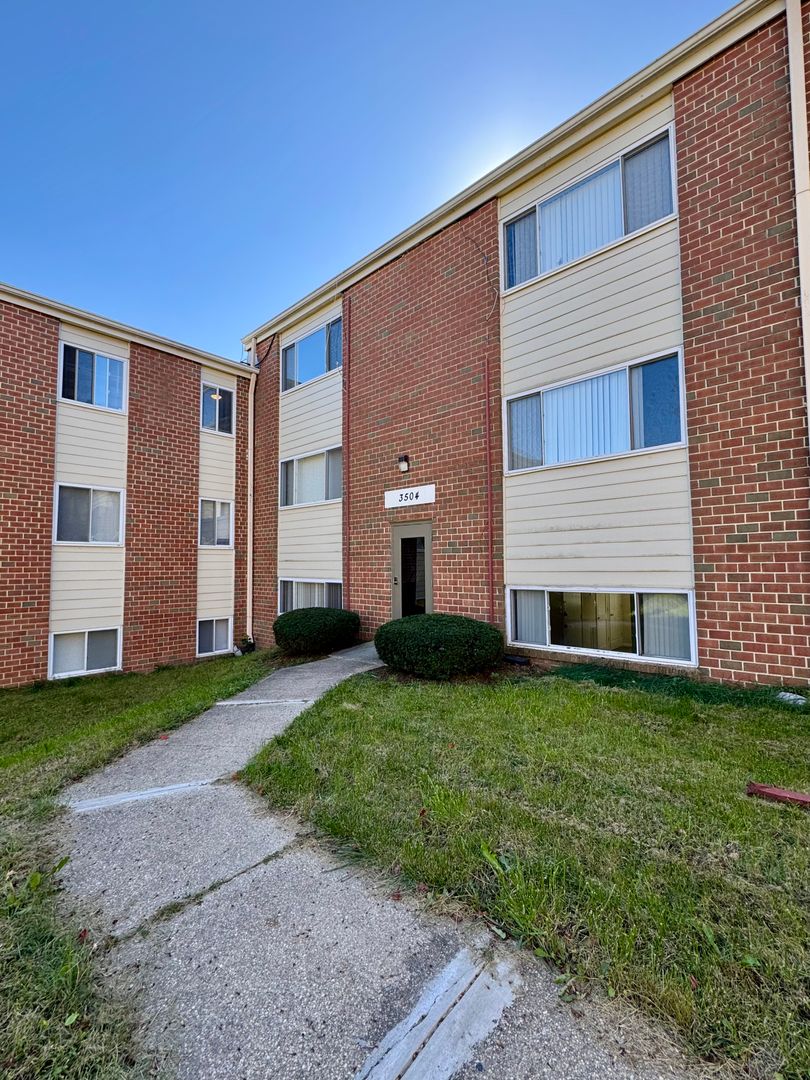 Baltimore Apartment: 3500 Beech Avenue