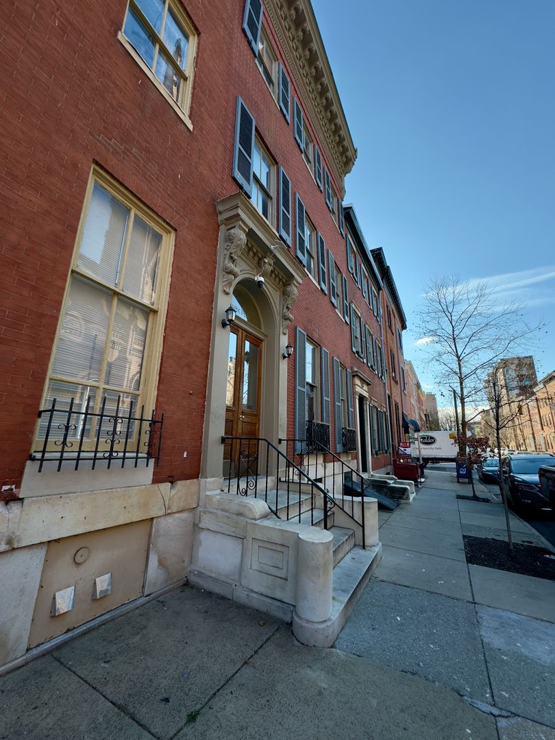 Baltimore Apartment: 807 Park Ave