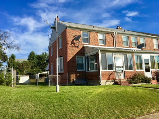 Charming 3BD/1.5BA Townhome in Eastwood, Baltimore! – photo 1