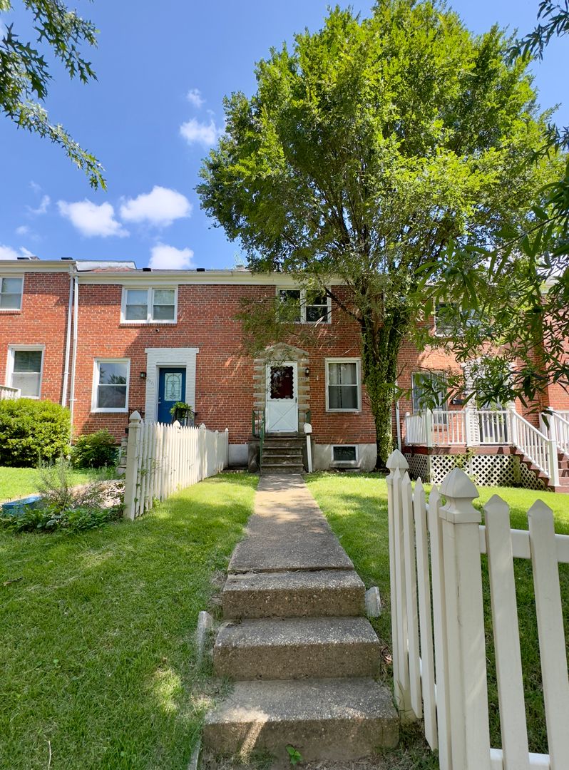 Parkville Townhome: 8519 Water Oak Rd