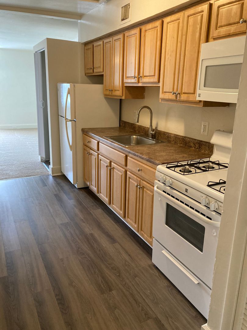 Baltimore Apartment: 38 W Biddle Street