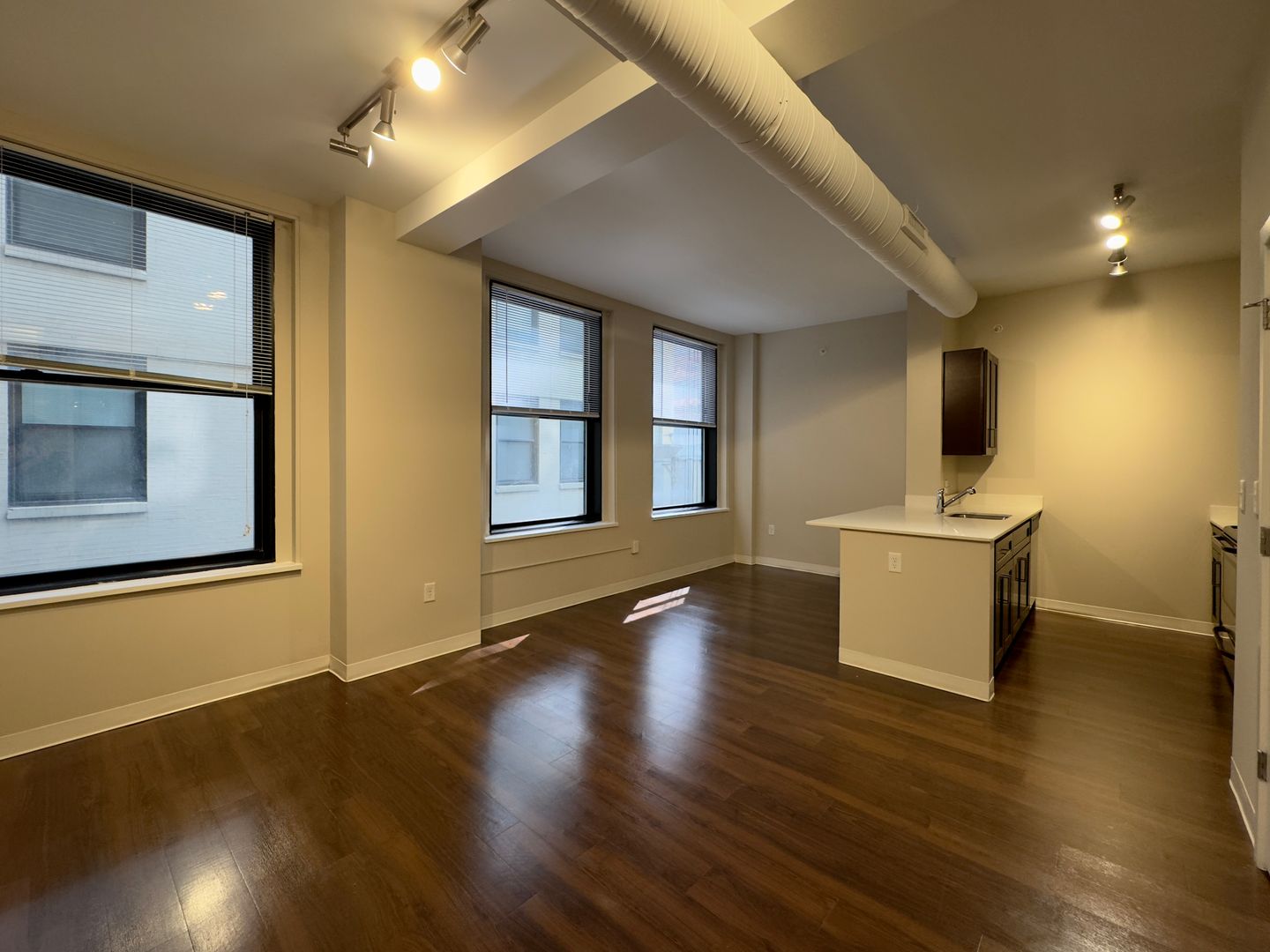 Baltimore Apartment: 10 N Calvert St