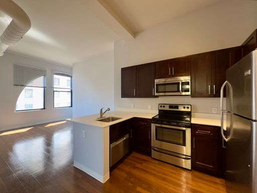 Charming 1 Bedroom/1 Bathroom Apartment Unit in Downtown Baltimore, MD! Unit 811 – photo 1