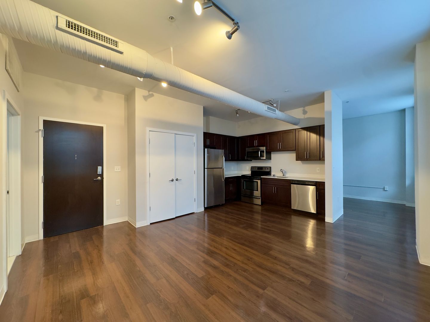 Baltimore Apartment: 10 N Calvert St
