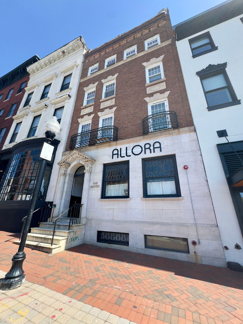Baltimore Apartment: 1005 N Charles St