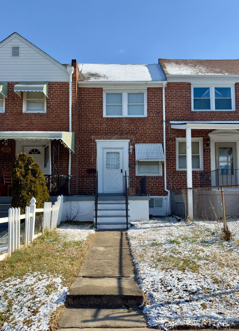 Baltimore Townhome: 1239 Broening Hwy