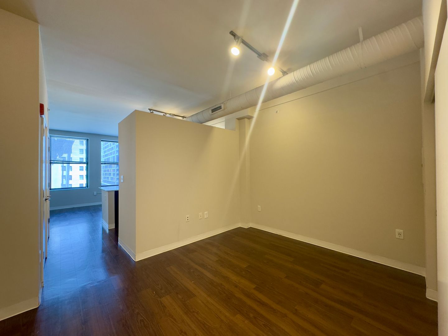 Baltimore Apartment: 10 N Calvert St