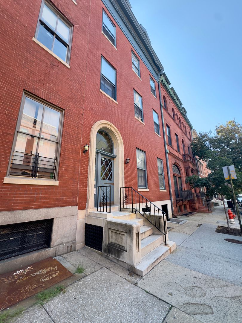 Baltimore Apartment: 817 Park Ave