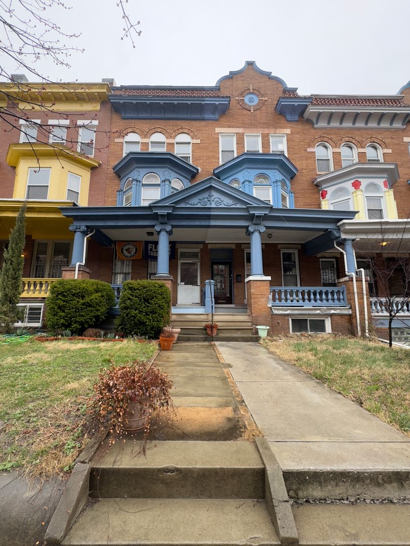 Baltimore Apartment: 2811 N Calvert St