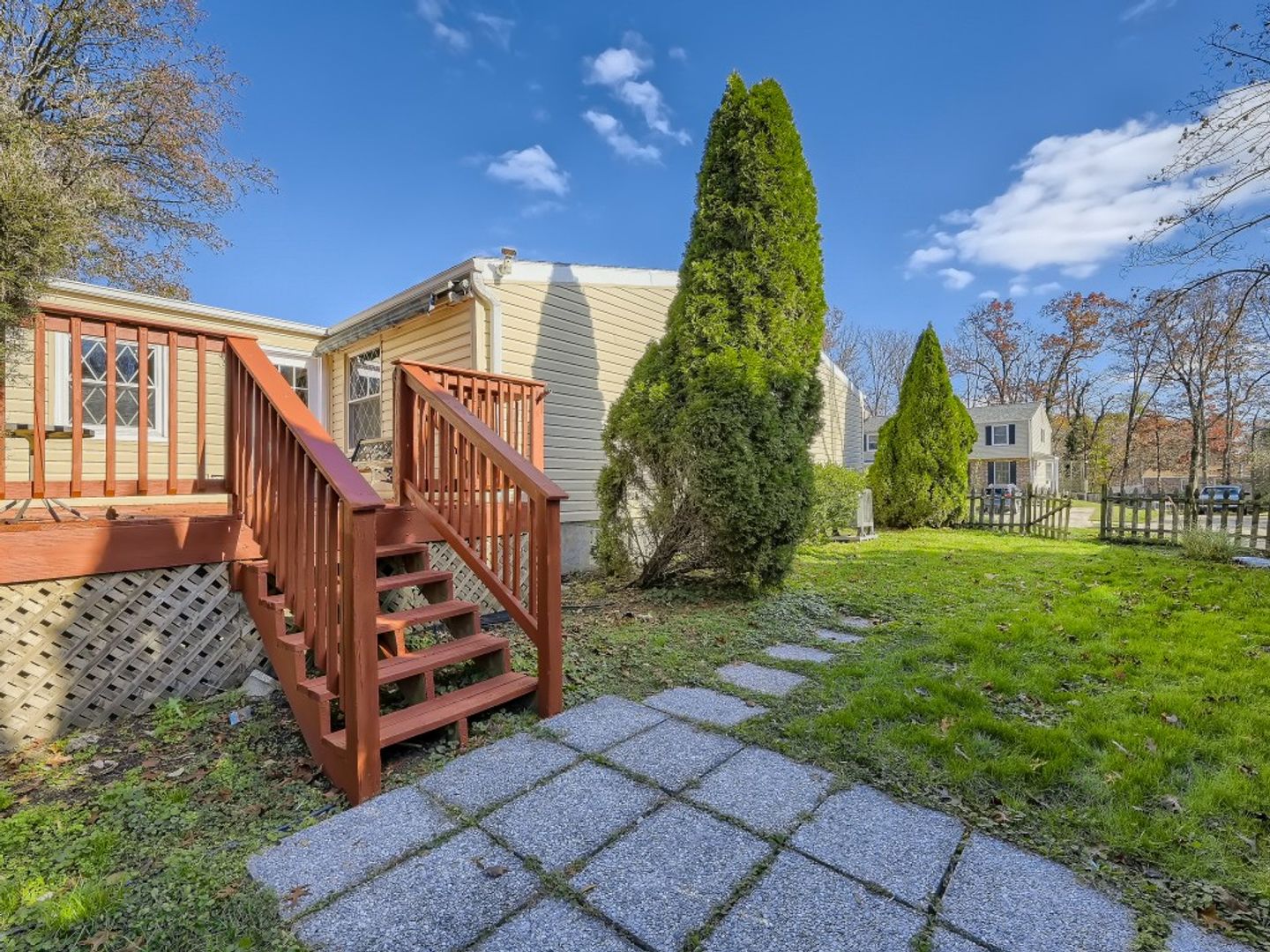 Nottingham House: 6 Heathrow Manor Ct