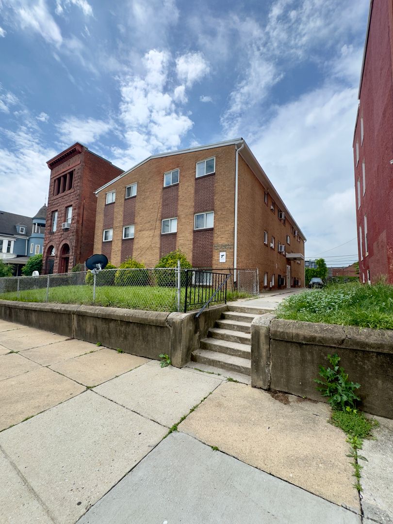 Baltimore Apartment: 2300 Eutaw Place