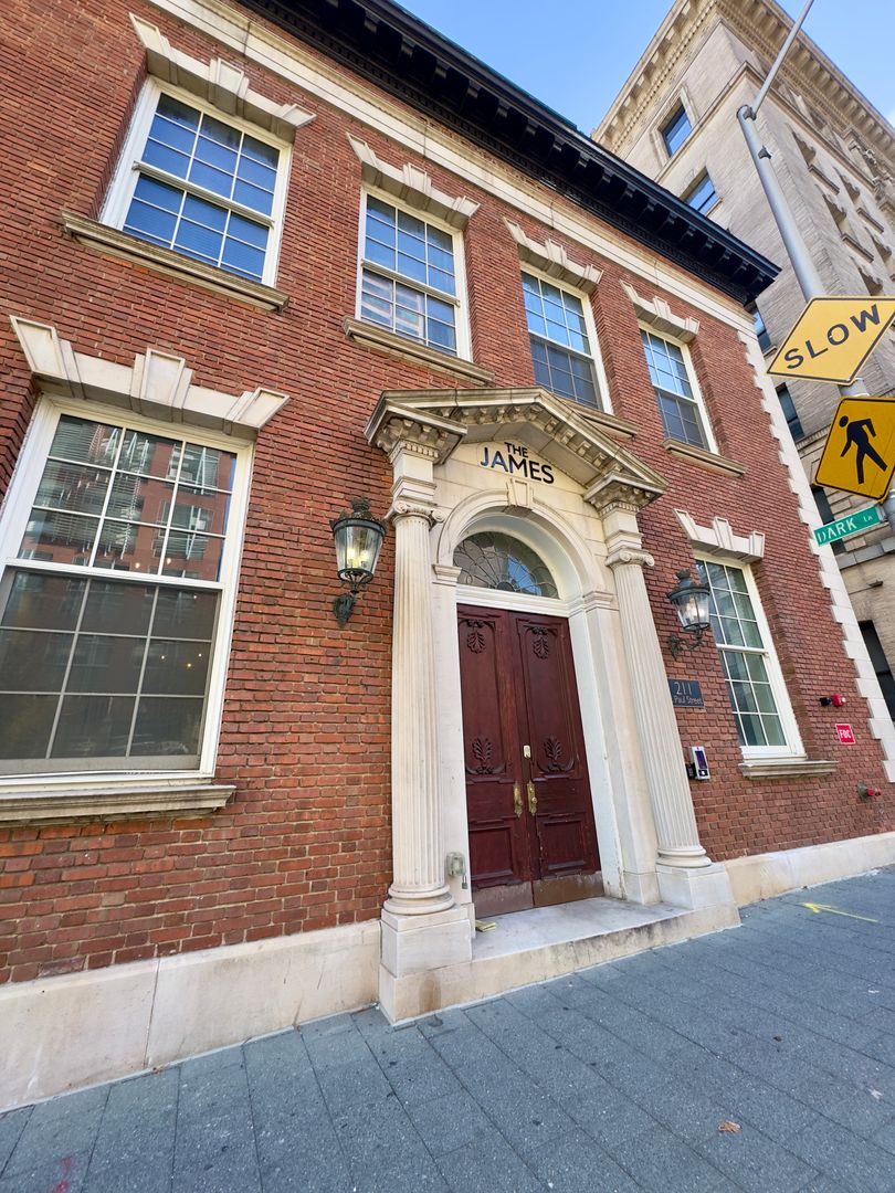 Baltimore Apartment: 211 St Paul Pl