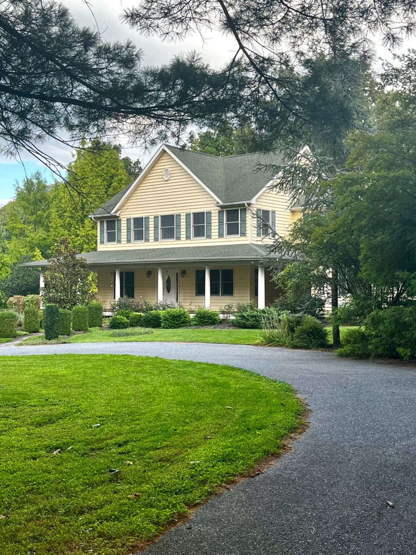 Upperco House: 15683 Dover Rd